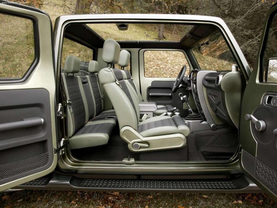  Jeep Gladiator Concept 2005 года  (фото 16 из 30)